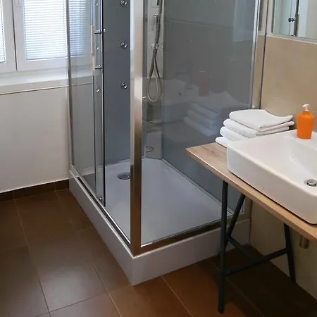 Lägenhet Apartments Bratislava *
