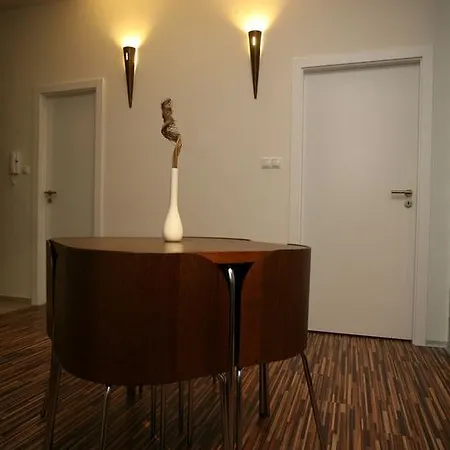 Lägenhet Apartments Bratislava *