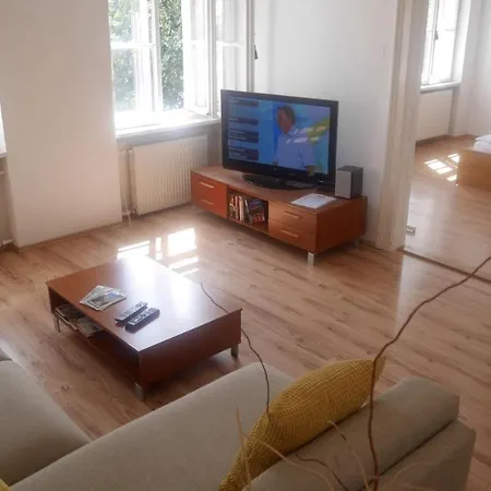 Lägenhet Apartments Bratislava *